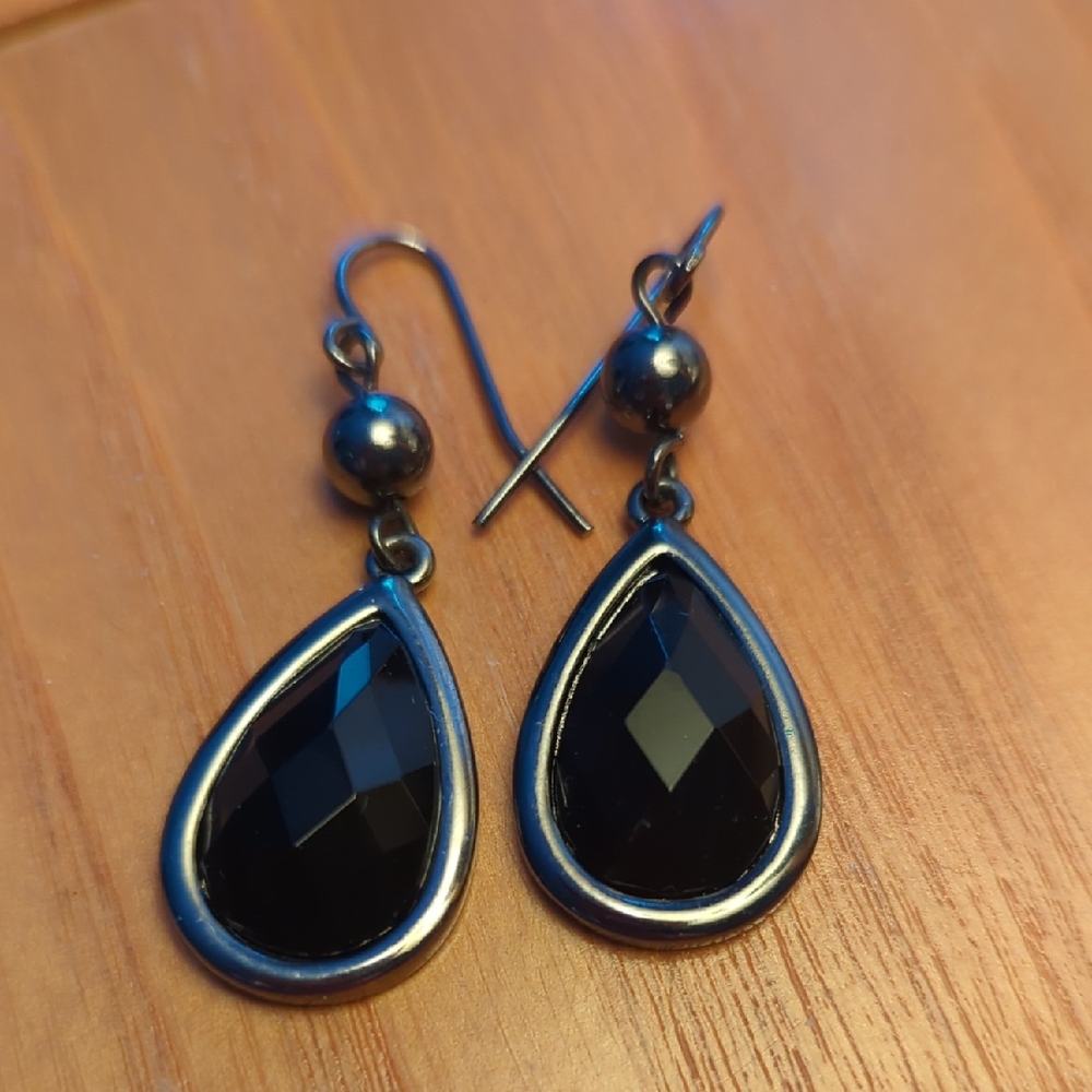 Elegant Black Teardrop Earrings